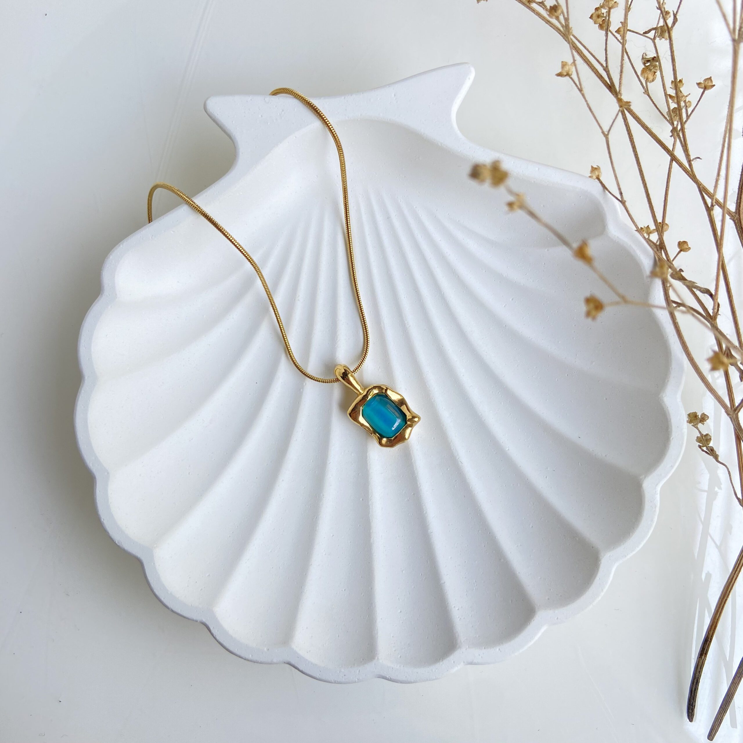 Anti-tarnish trendy delicate ocean gem necklace – minimal waterproof jewellery for women.