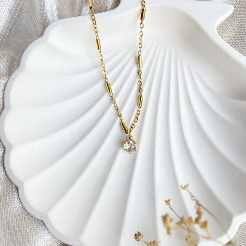 Anti-tarnish solitaire inspired necklace – delicate waterproof jewellery for women