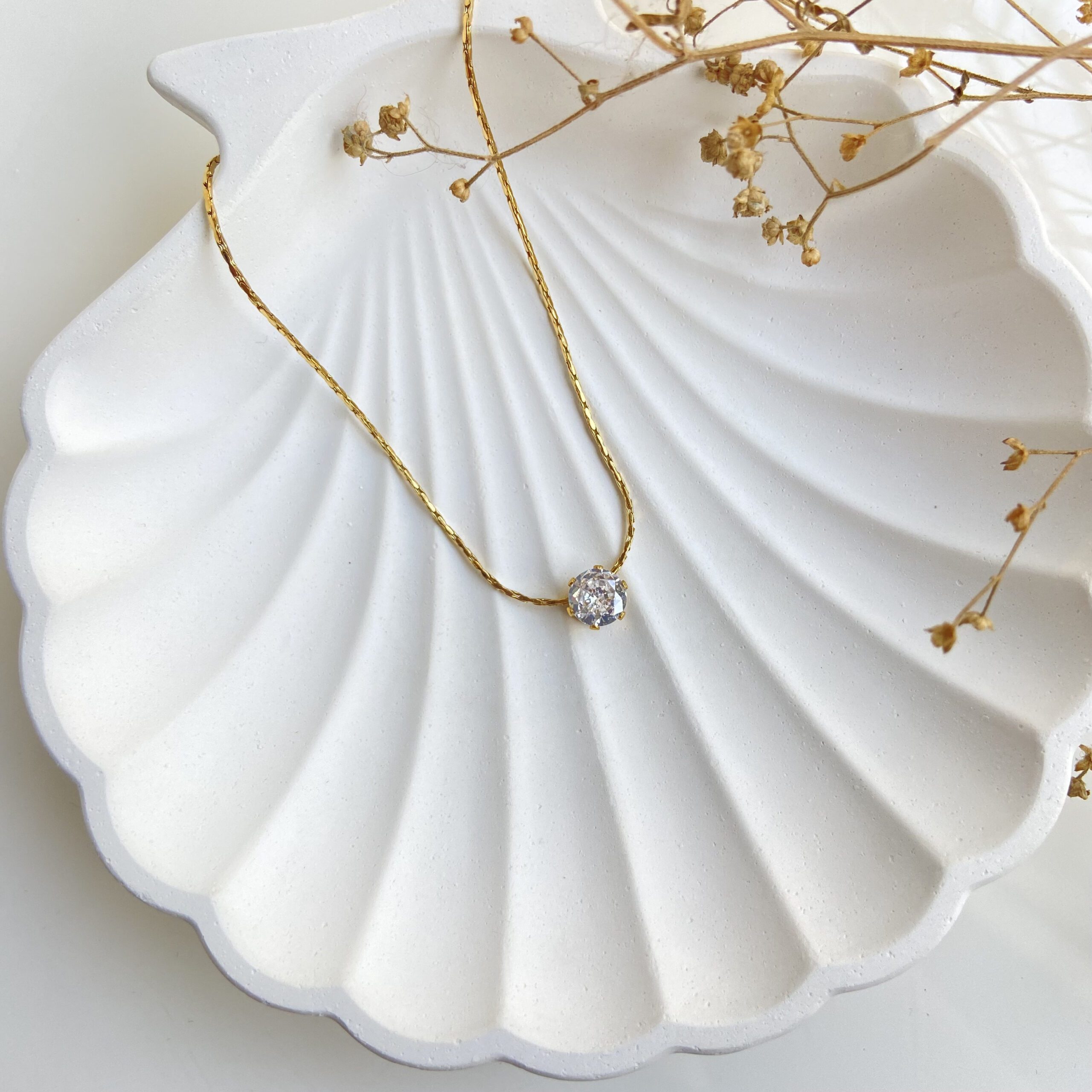 Minimal classic solitaire necklace – delicate waterproof jewellery for women