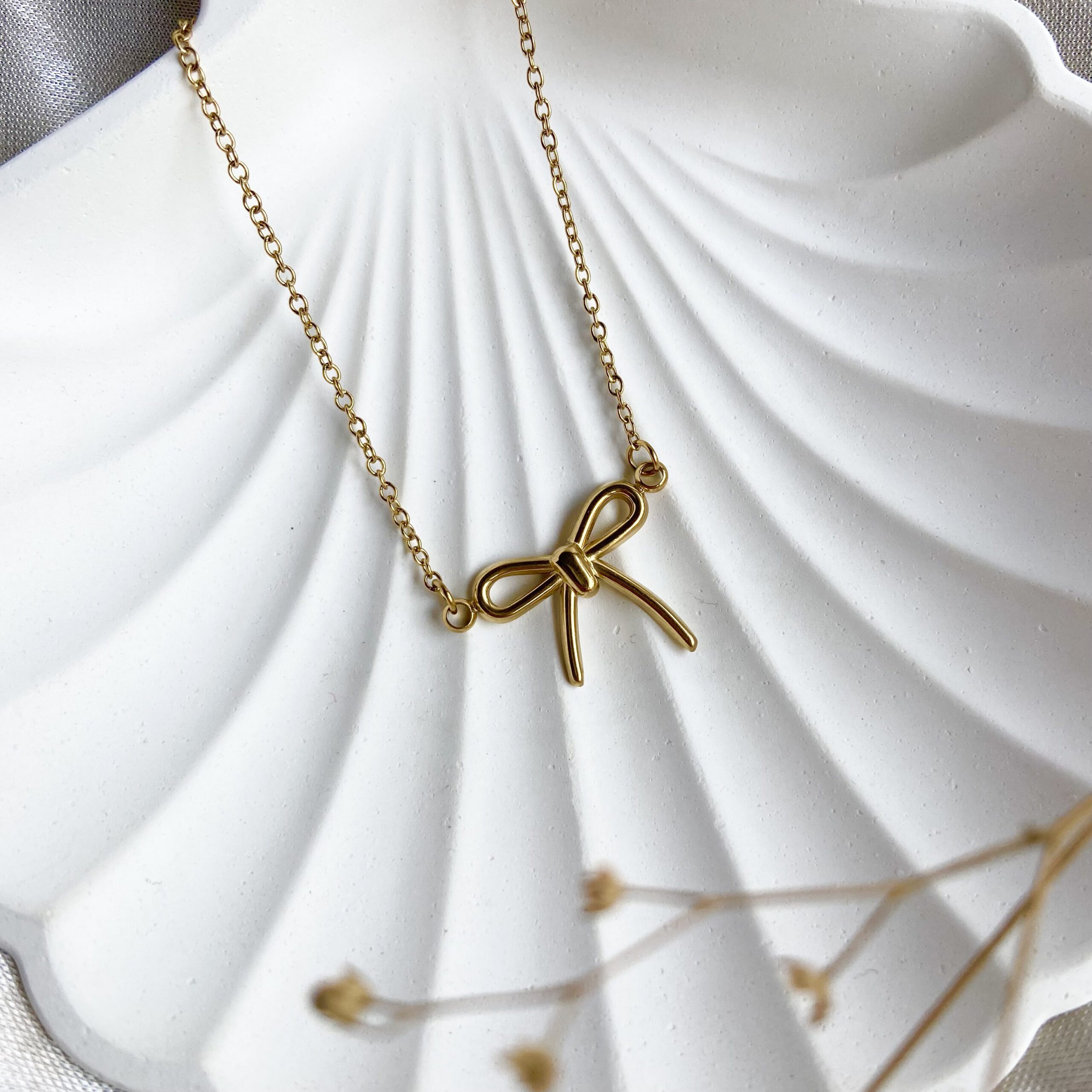 Anti-tarnish trendy delicate chic bow necklace – minimal waterproof jewellery for women.