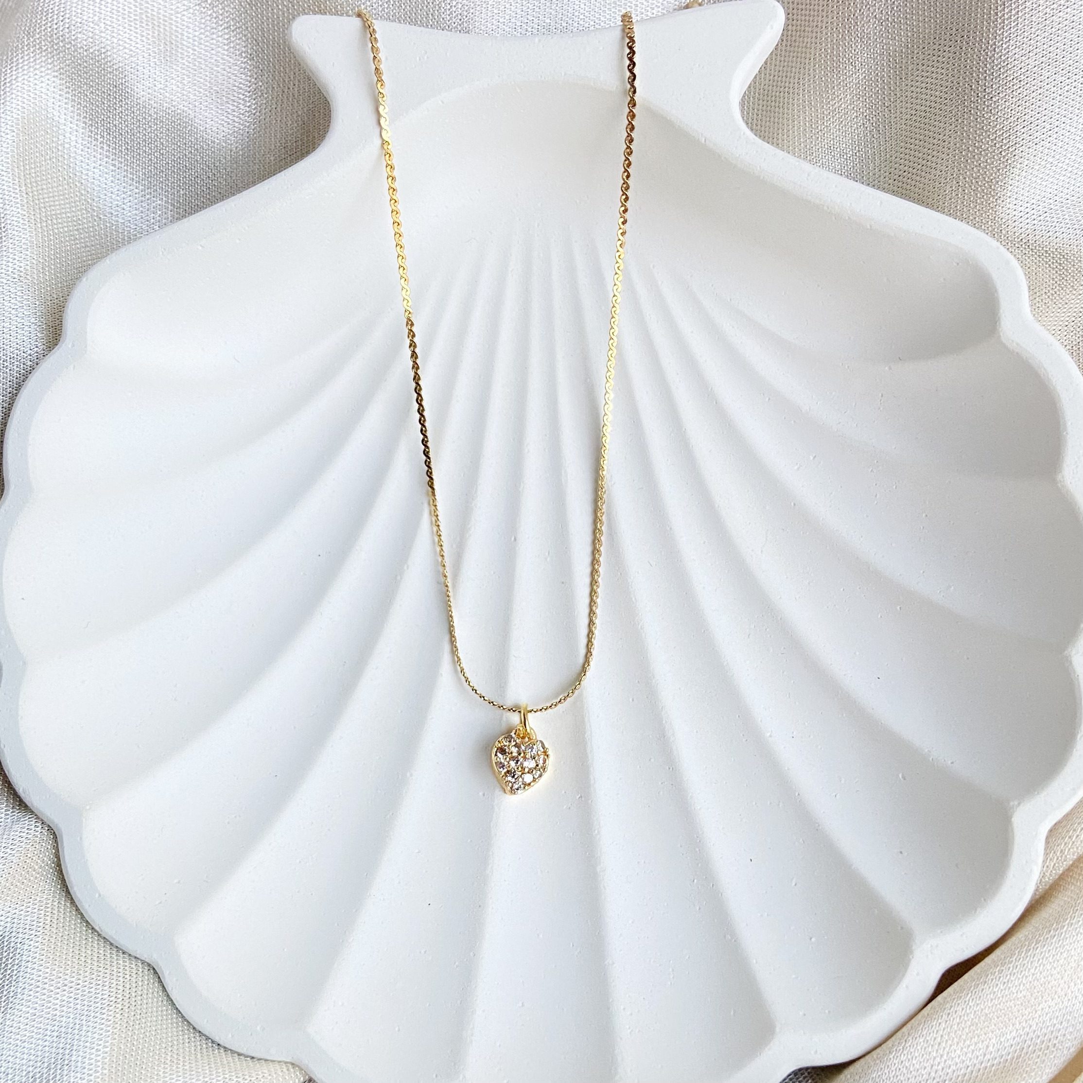 Anti-tarnish crystal heart pendant necklace – minimal waterproof jewellery for women.