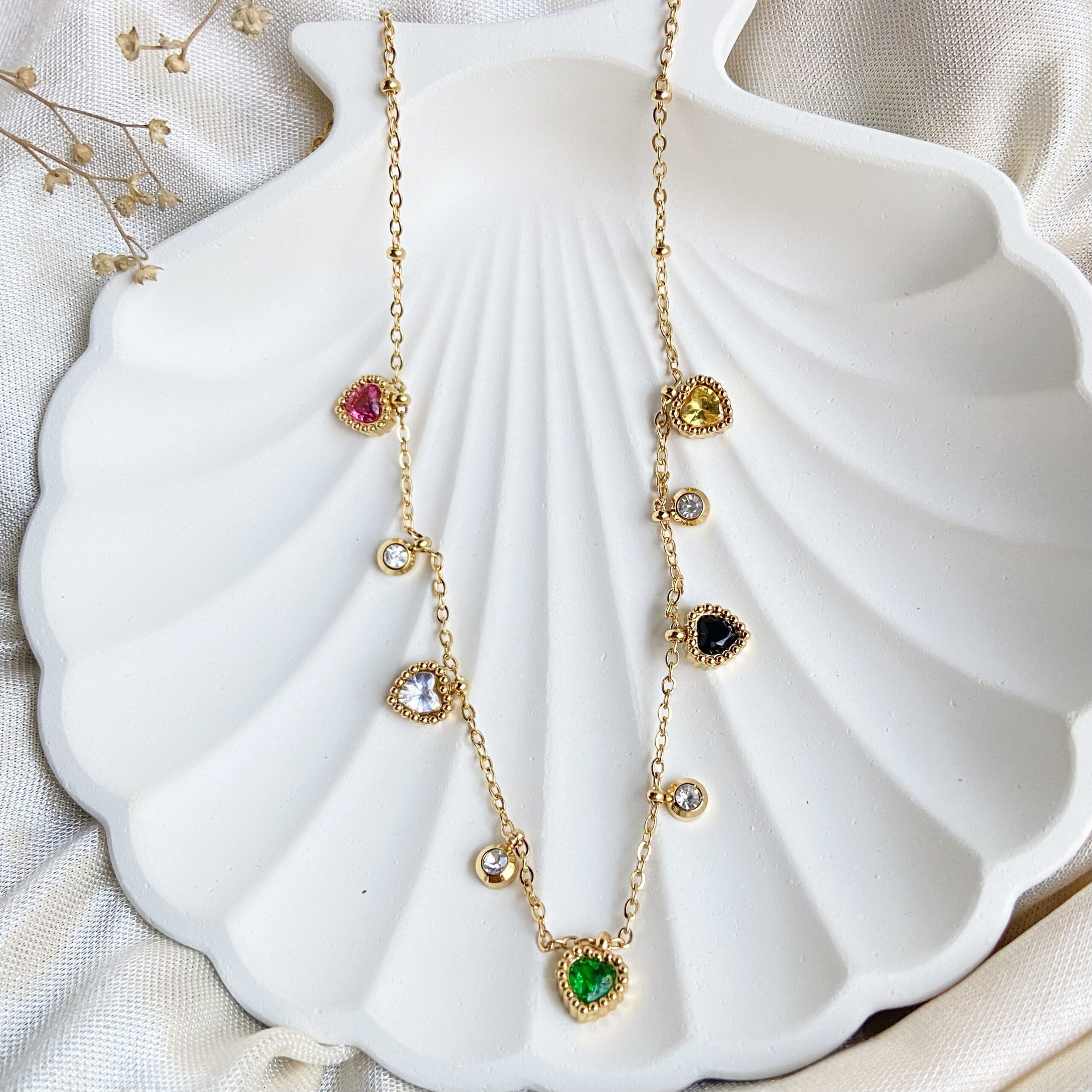 Anti-tarnish trendy multicolor heart station necklace – minimal waterproof jewellery for women.