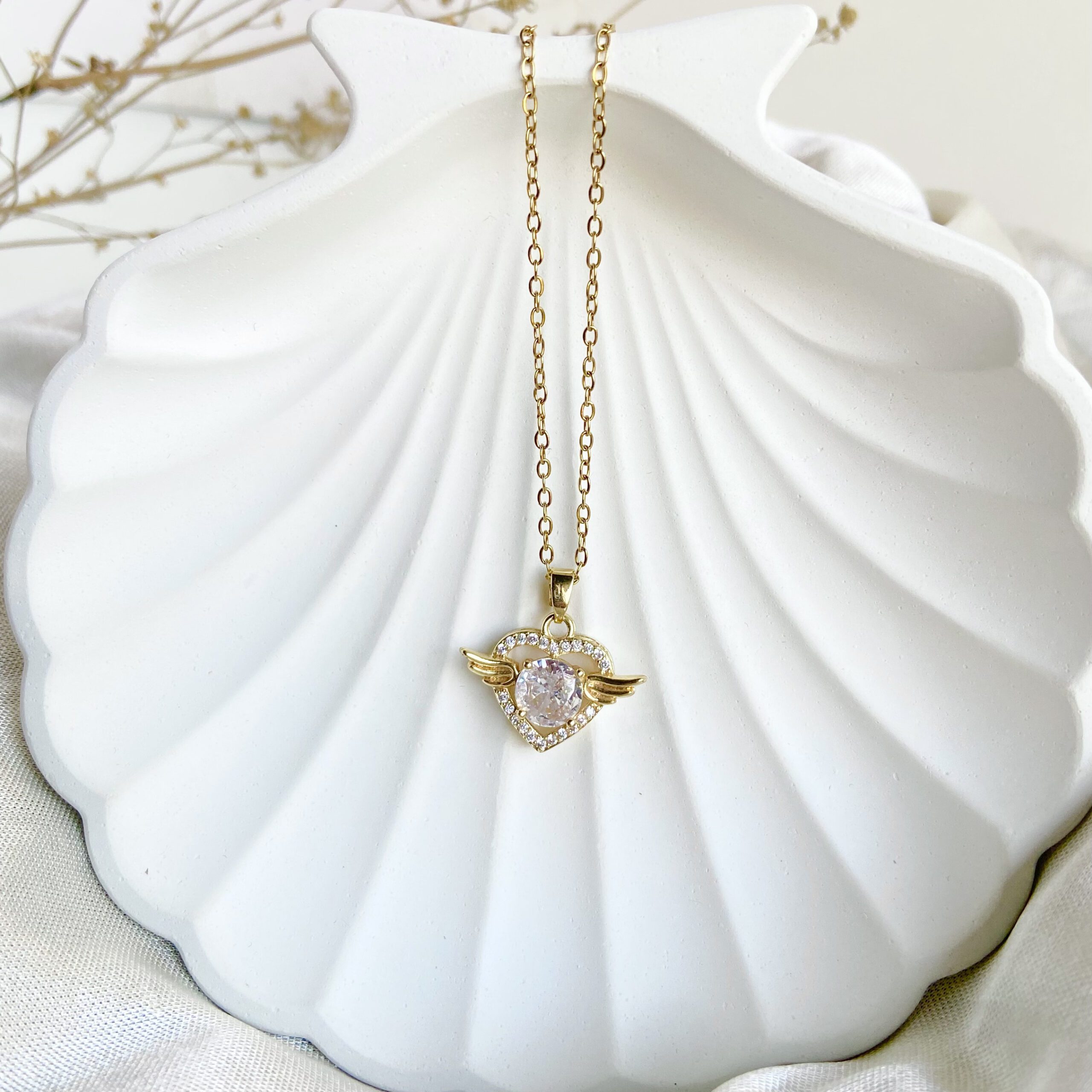 Anti-tarnish trendy delicate dainty sweetheart necklace – minimal waterproof jewellery for women.