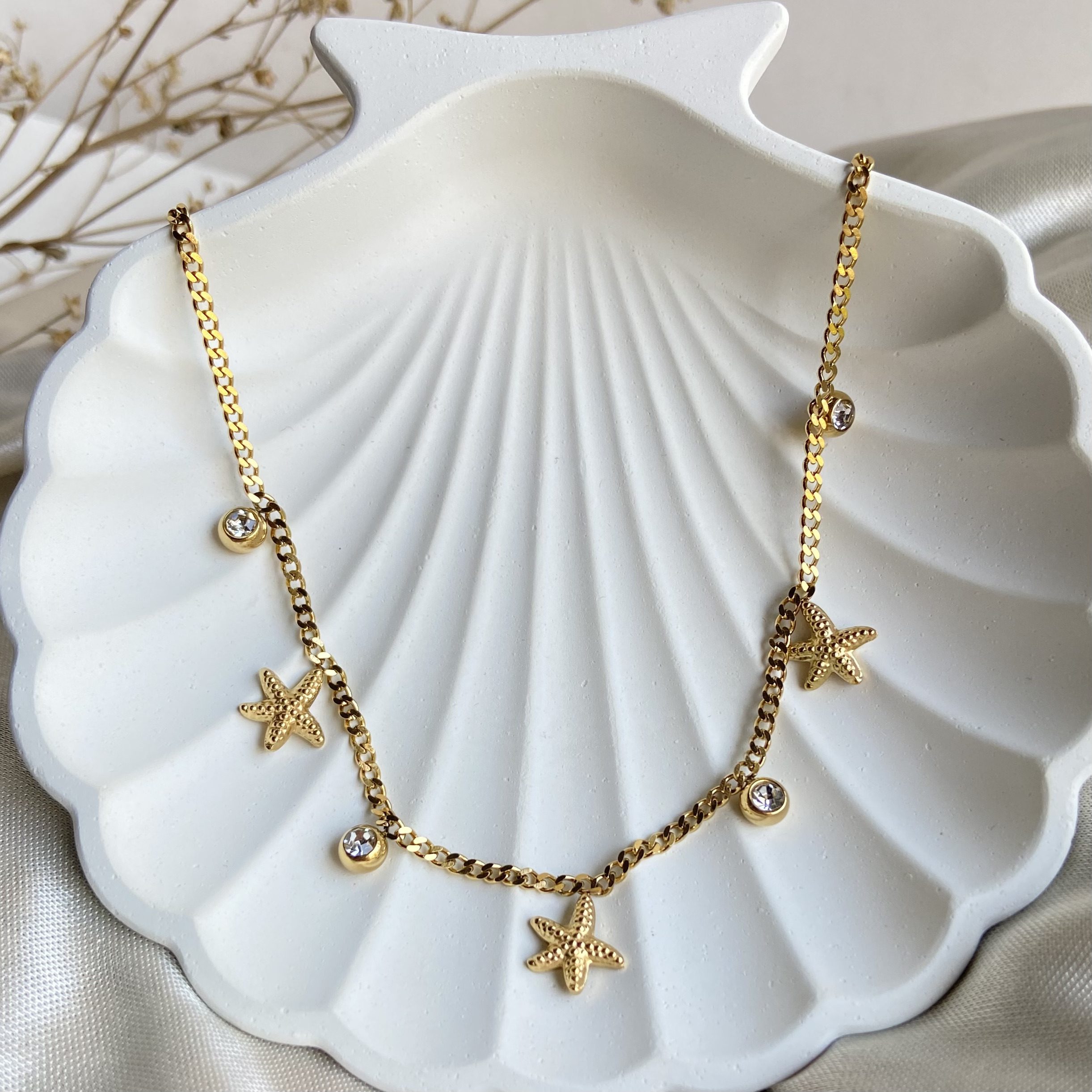 Anti-tarnish trendy star fish charm necklace – minimal waterproof jewellery for women.