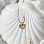 Anti-tarnish vintage heart pendant necklace – minimal waterproof jewellery for women.