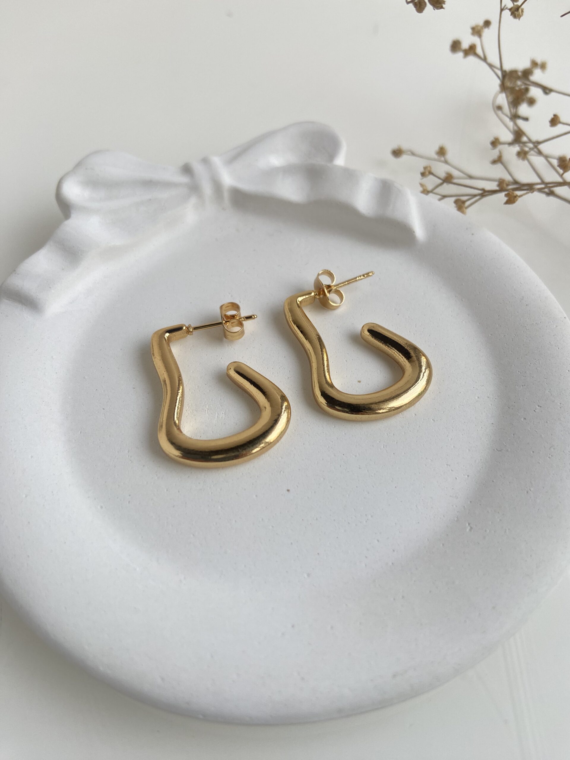 Luna Curve Hoops Earrings