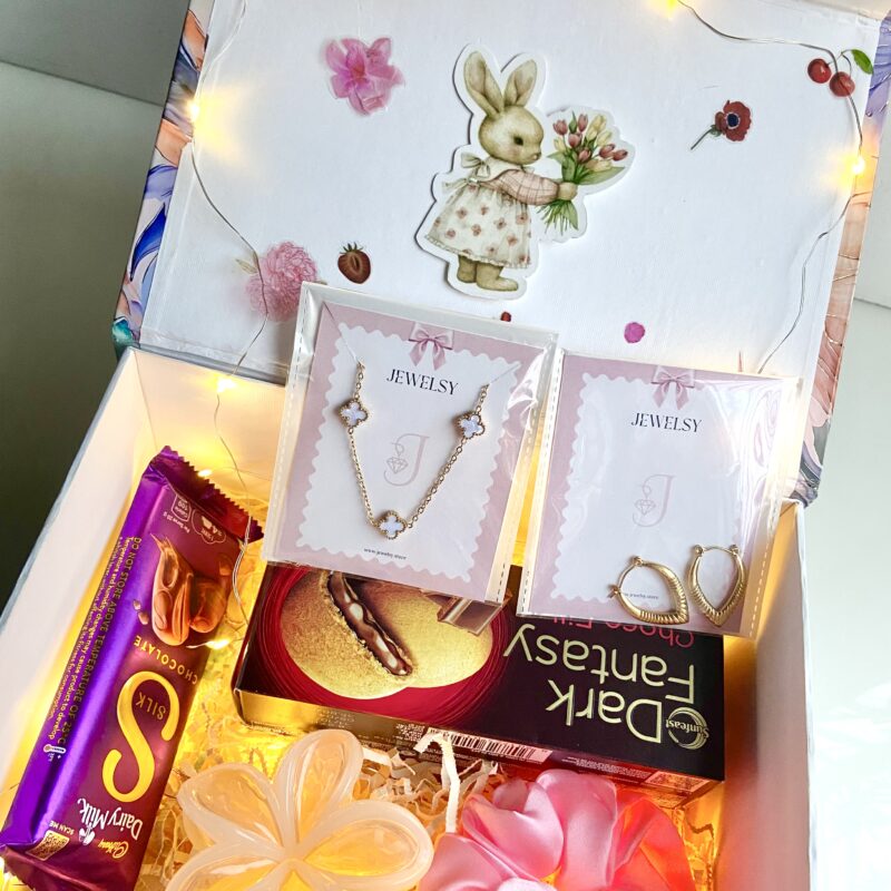 Premium-Sparkle-Gift-Hamper-scaled
