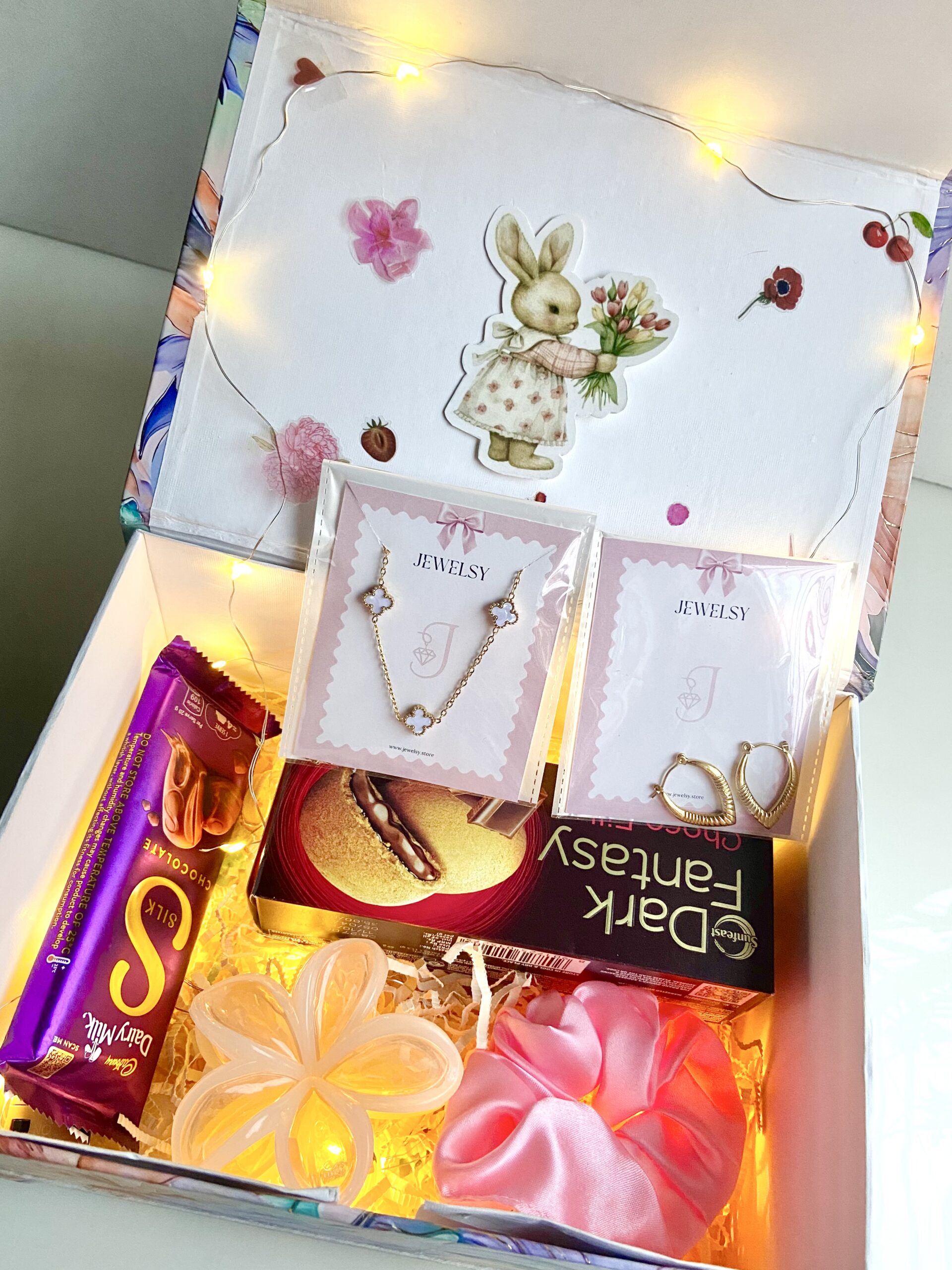 Premium-Sparkle-Gift-Hamper-scaled