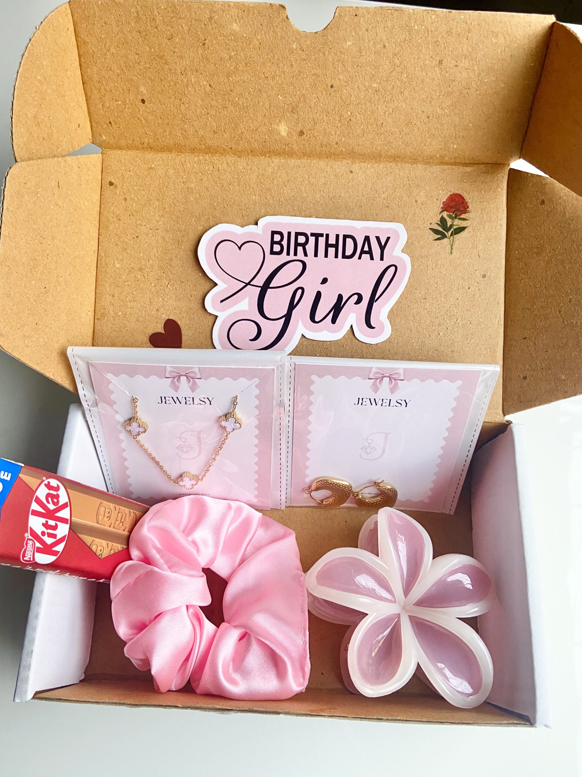 Signature-Glow-Gift-Hamper-scaled