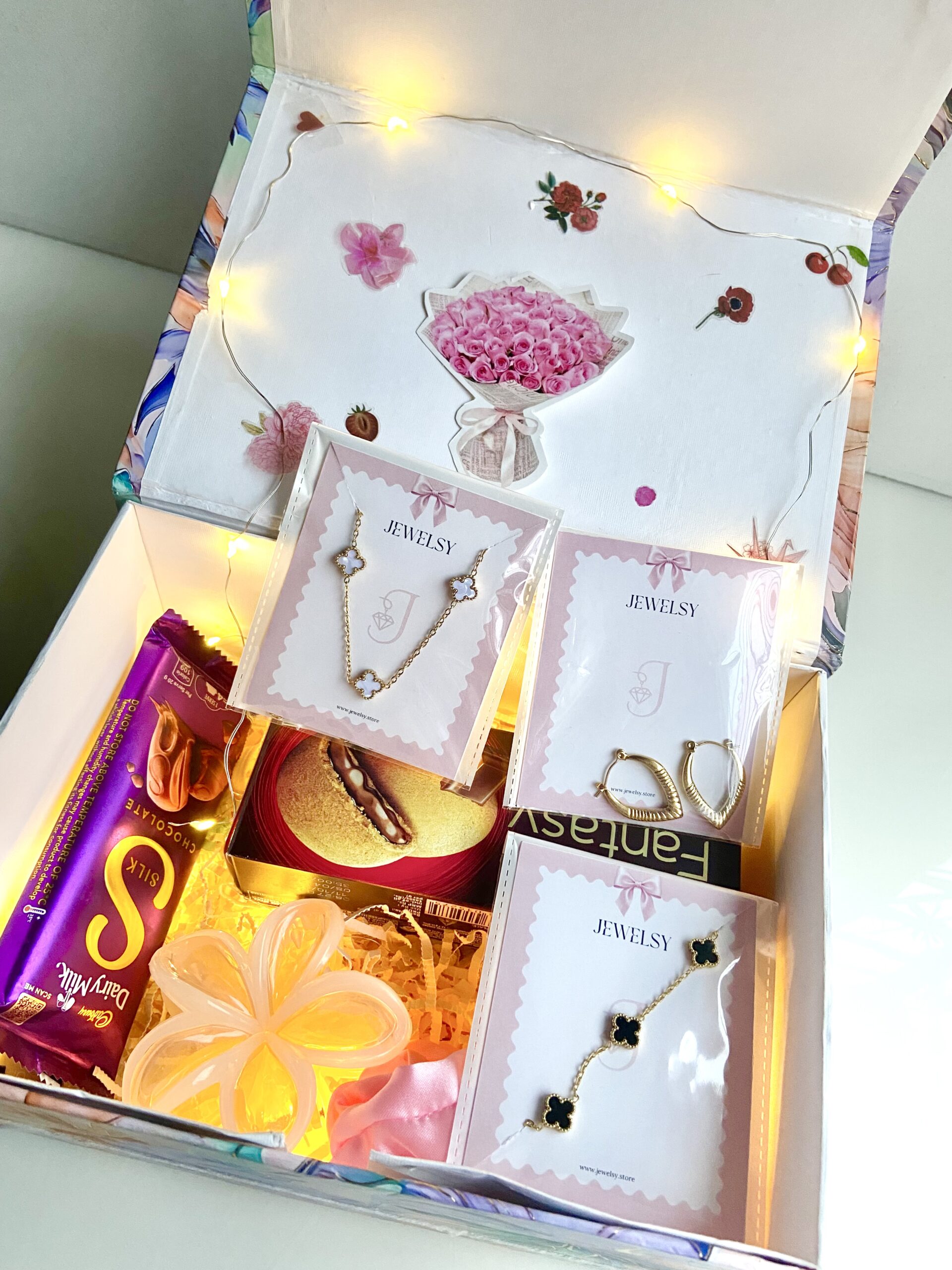 Ultimate-Luxury-Gift-Hamper-scaled