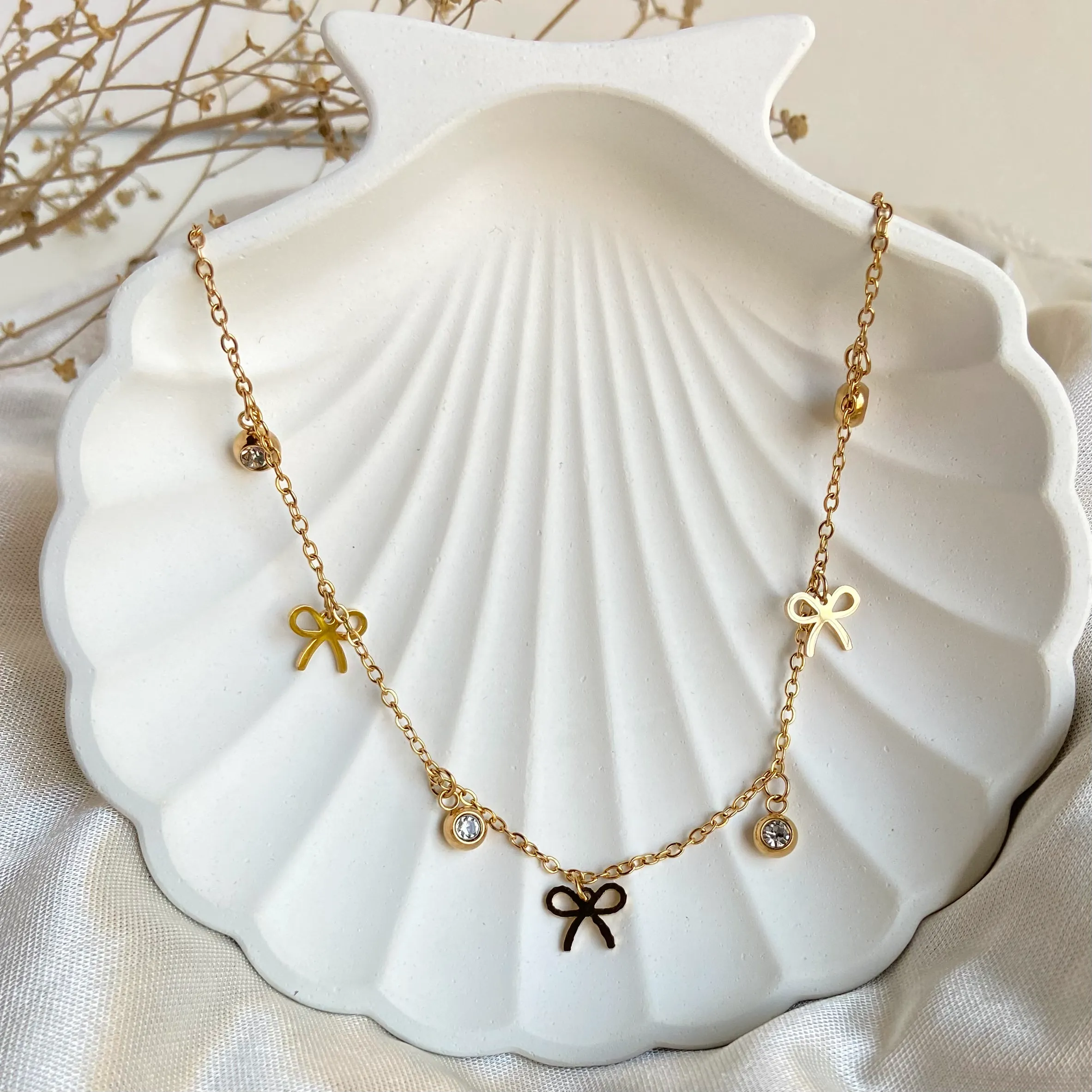 trending-anti-tarnish-bow-charm-necklace-for-women
