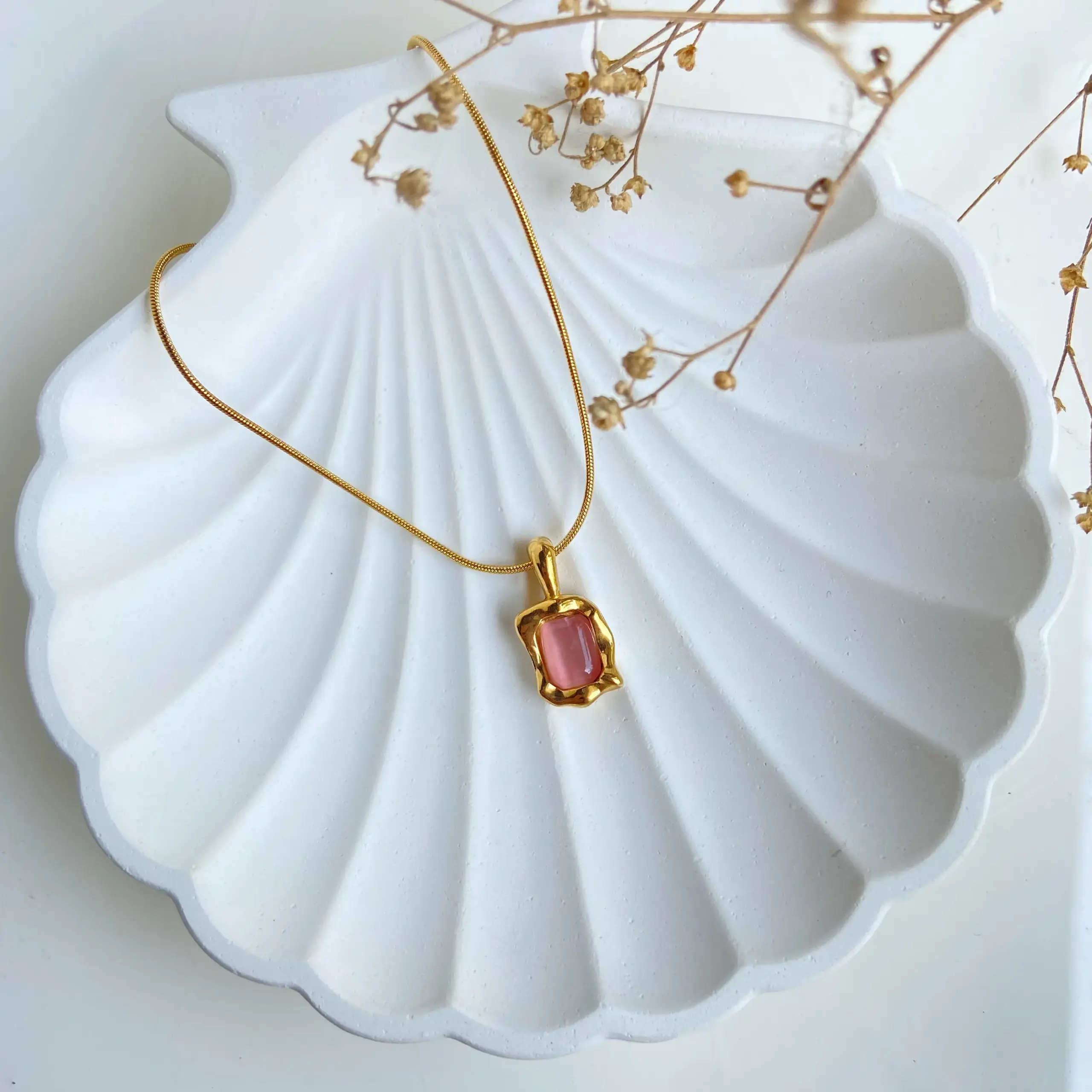 trending-anti-tarnish-chic-elegant-rose-gem-necklace-for-women