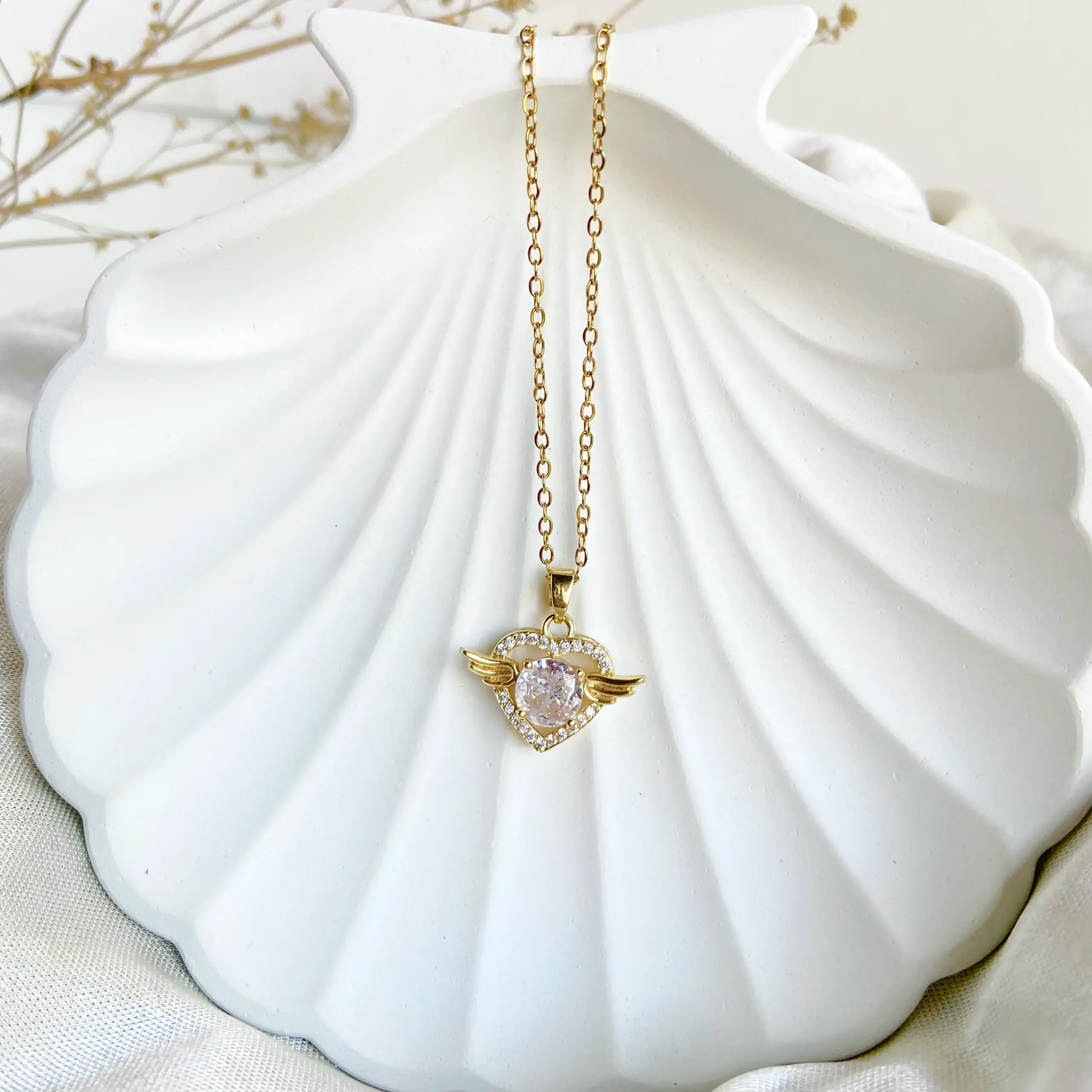trending-anti-tarnish-minimal-sweetheart-necklace-for-women